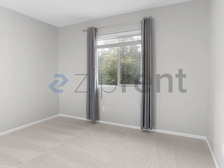 2478 NE Iverson Ln — Photo 13