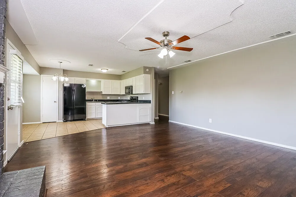 Building Photo - 7608 Meadowlark Ln N