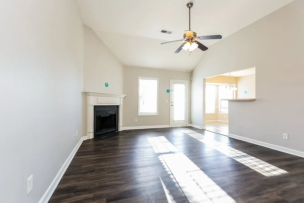 3 bed, 2.0 bath, 1665 sqft, $2,090 — Photo 4