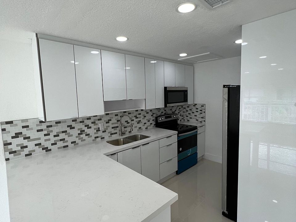1st image of 15320 Sunset Dr APT 14-21