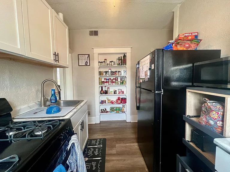 300 Belgrade Ave #401 — Photo 15