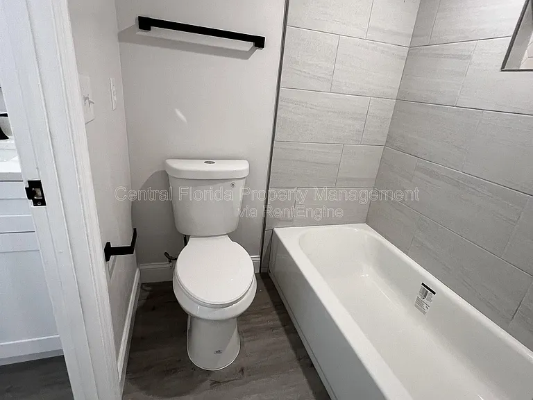 916 Robinhood Ct — Photo 20
