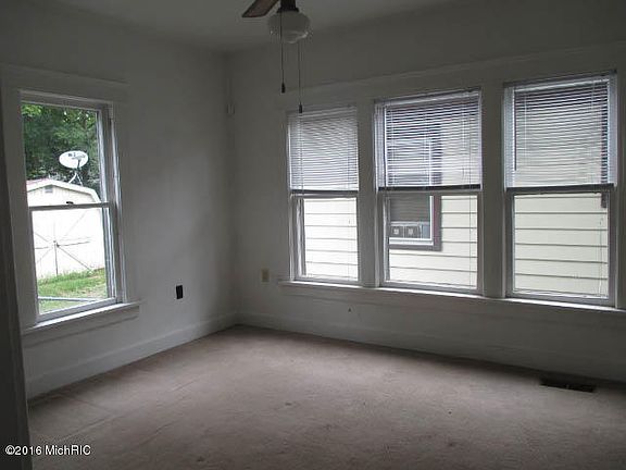 4th image of 42 Charlotte St
