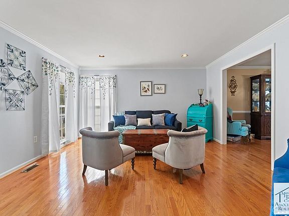 5th image of 4 Saint Thomas Ct