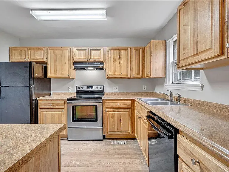 1702 Elbert Dr — Photo 2