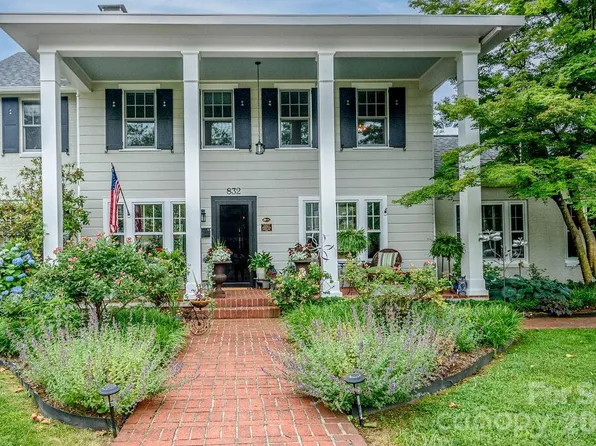 832 4th Ave W, Hendersonville, NC 28739