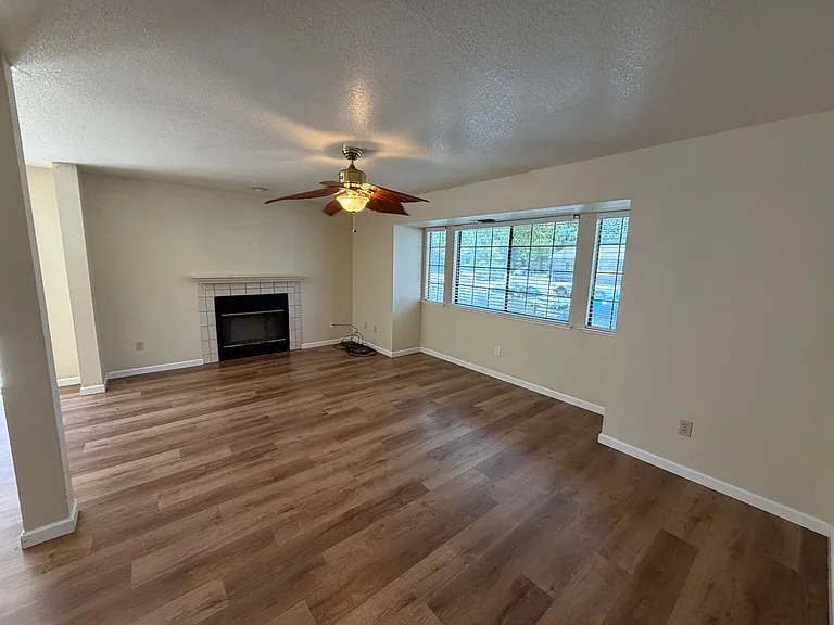 8801 Mohamed Cir — Photo 4