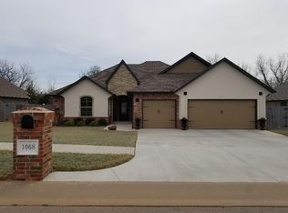 1068 Fox Run Ln, Blanchard, OK 73010