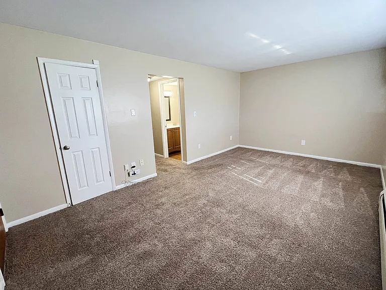 Sharondale Woods Apartments — Photo 64