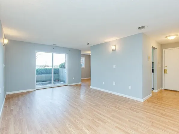 8 Louisburg Sq, Nashua, NH