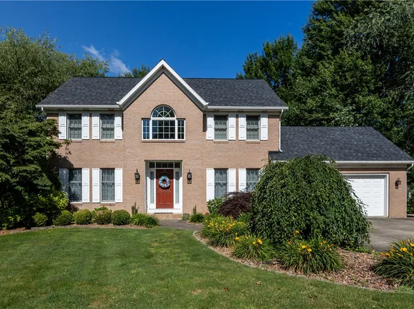110 Pine Hill Way, Ellwood City, PA 16117