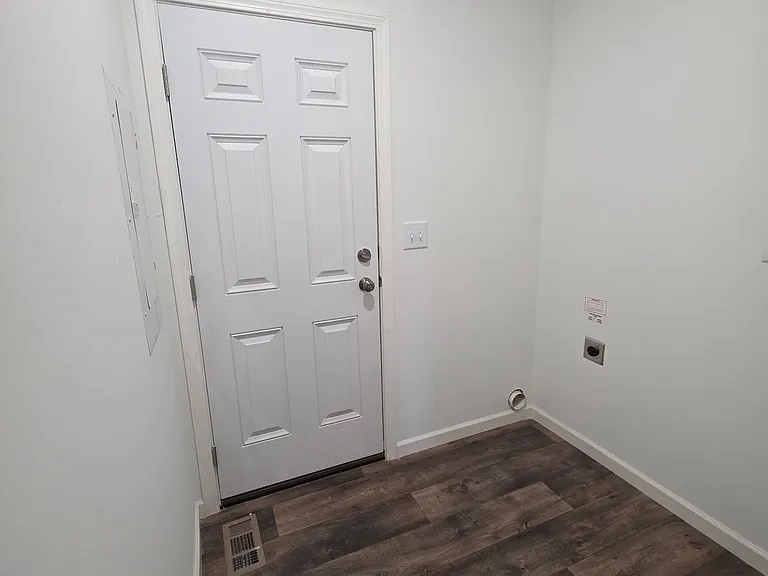 805 Lee St — Photo 15