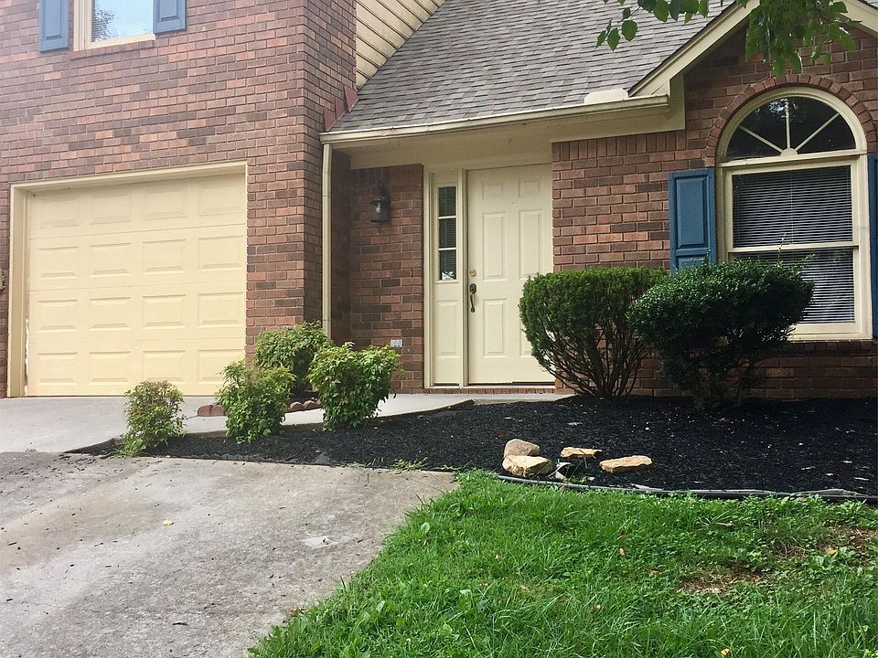 1st image of 440 Eagle Brook Dr #1