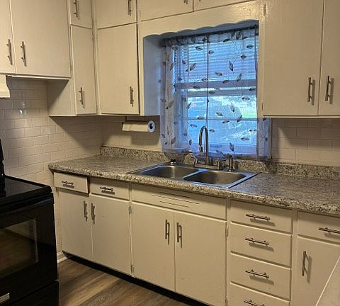 5th image of 3208 Duncan St