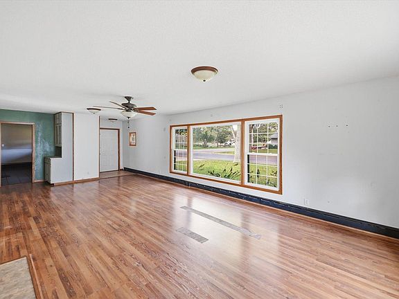 3rd image of 502 2nd St S