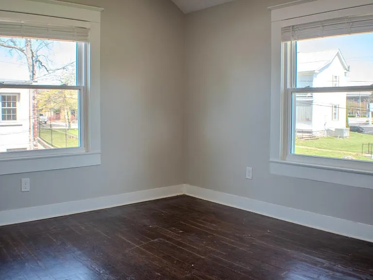 304 W Colville St — Photo 10