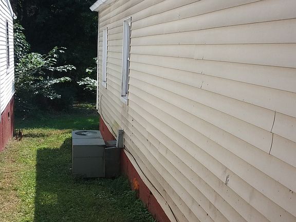 5th image of 406 James Ave