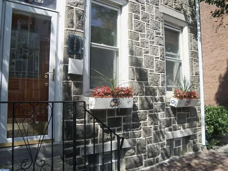 3960 Terrace St — Photo 1