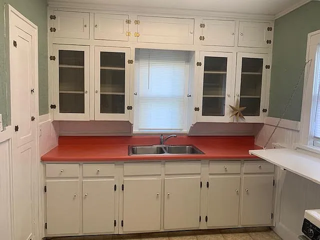 800 S Georgia St — Photo 5