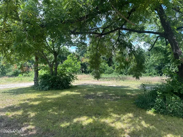 2415 W 1st St, Joplin, MO 64801