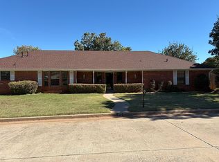205 Randolph Rd, Clinton, OK 73601