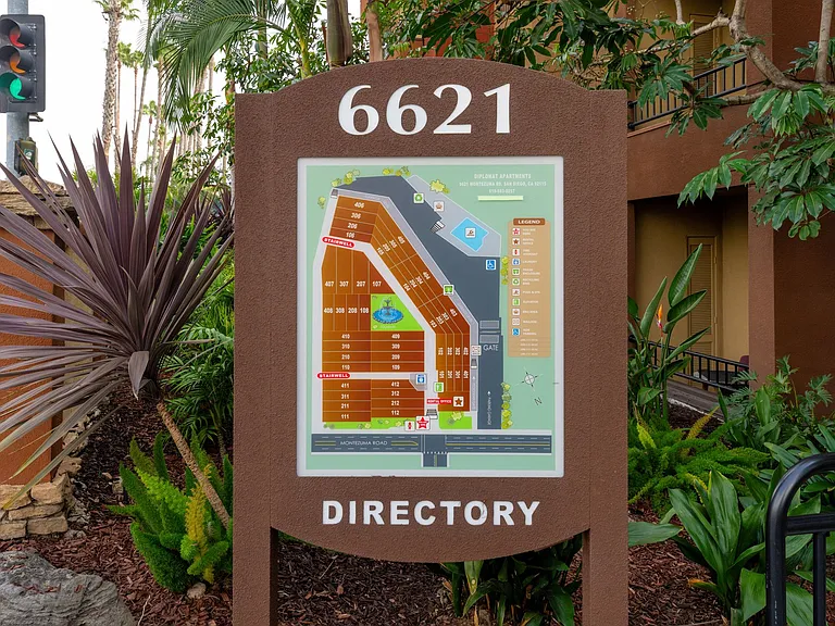 Diplomat Apartments — Photo 1