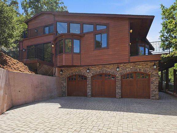2nd image of 3911 Pepper Tree Ct