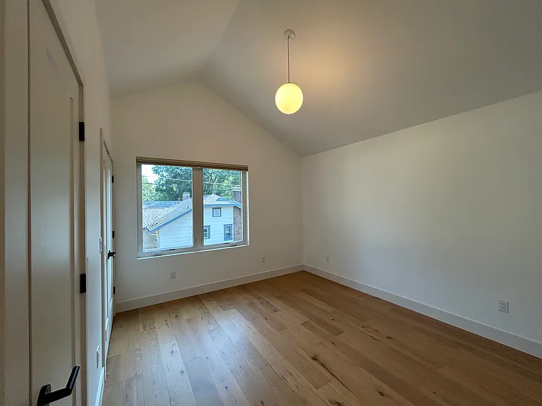 1003 E Washington St — Photo 14