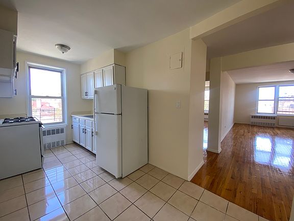 3rd image of 8336 Beverly Rd APT 6A