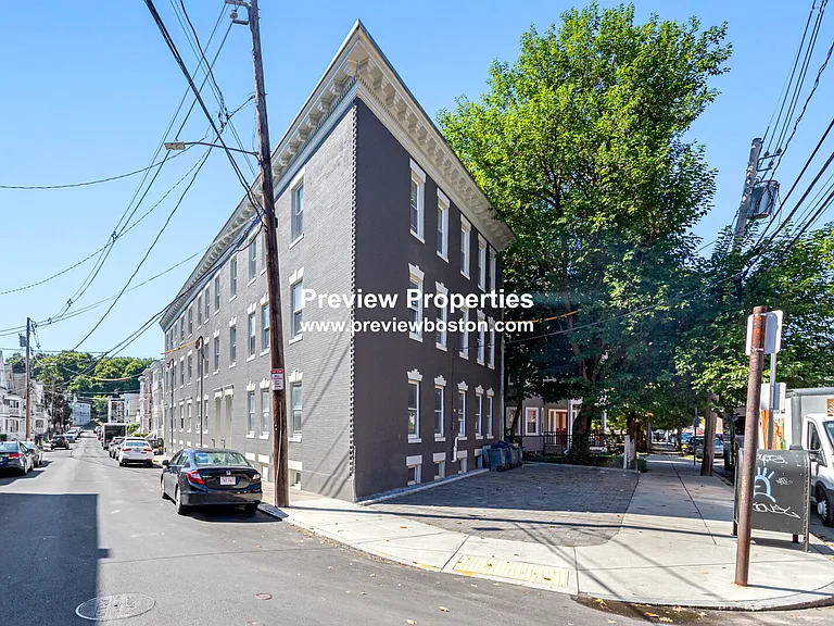 Brackett St — Photo 14