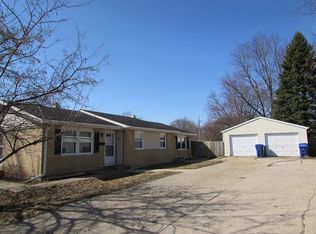 1109/1111 1st St, Dekalb, IL 60115