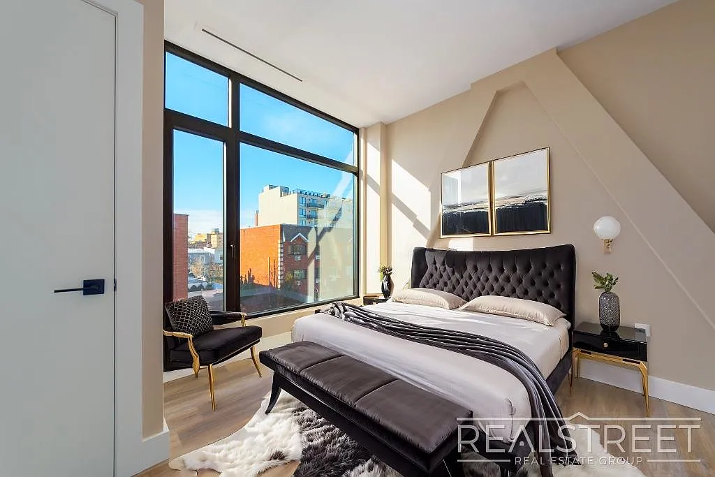 2801 Tilden Avenue — Photo 4
