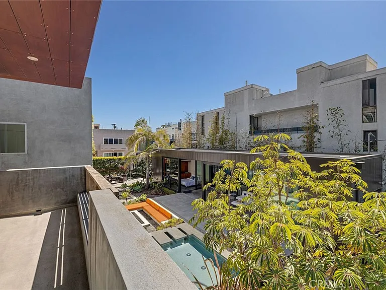27 Driftwood St — Photo 2