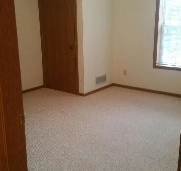 375 Main St — Photo 6