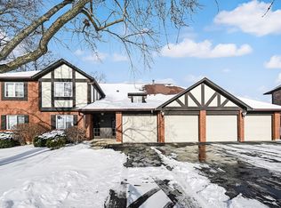 35 Shawnee Trl APT 1, Indian Head Park, IL