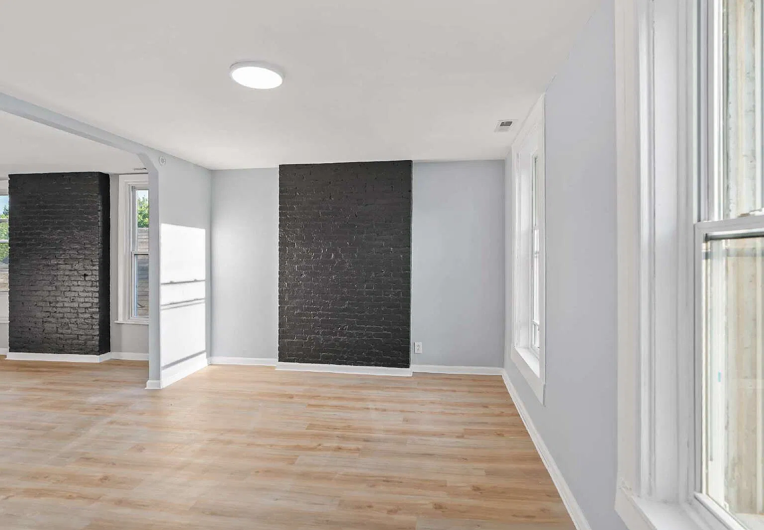 3 bed, 1.0 bath, 1250 sqft, $1,600 — Photo 3