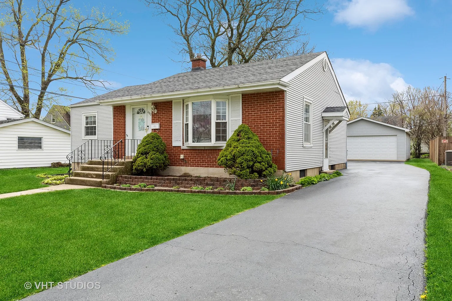 482 Longwood Ct photo 1