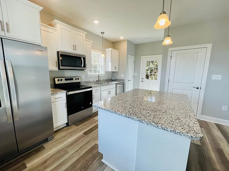 619 12th Ave — Photo 11