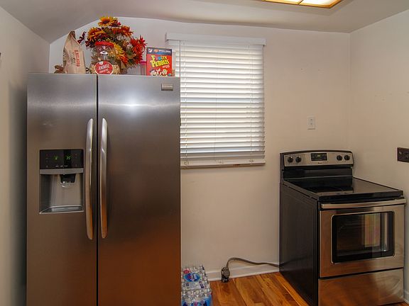 4th image of 10429 W Medill Ave