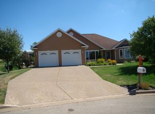 21 Park View Gln, Dodgeville, WI 53533