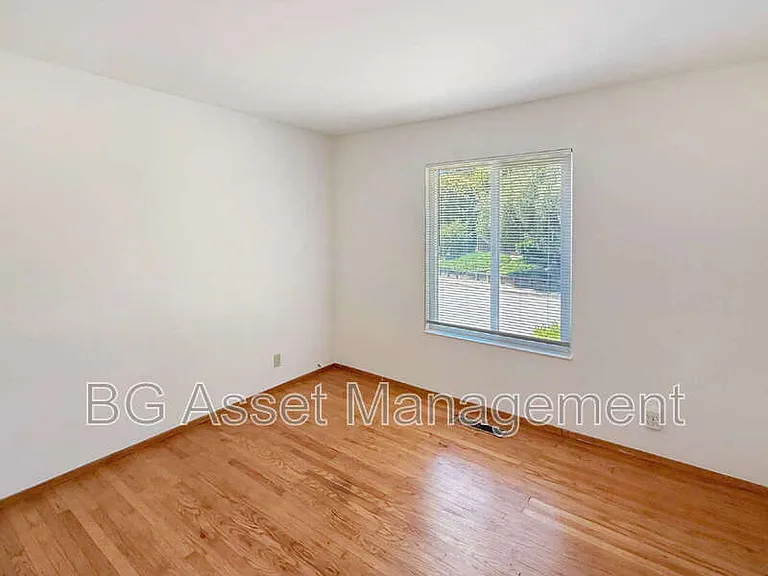 2672 Doidge Ave — Photo 13
