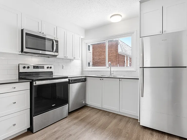 120 Beaverbrook Ln — Photo 1