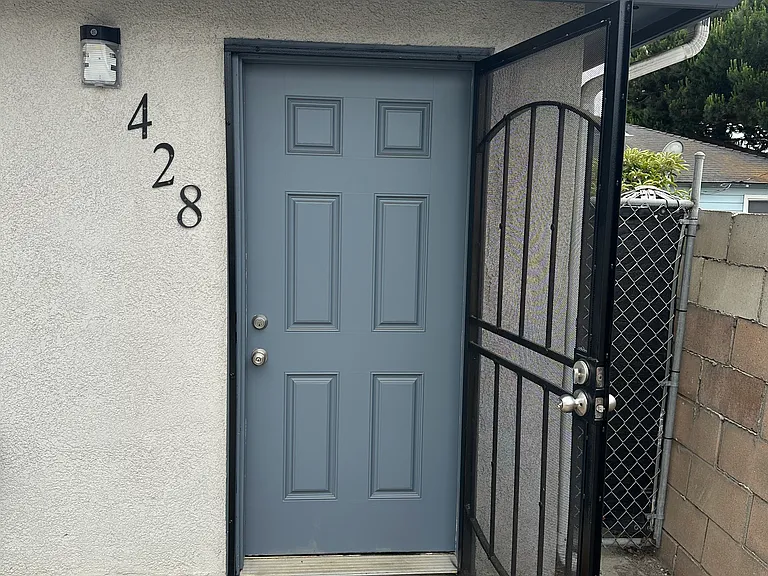 428 Newport Ave — Photo 1