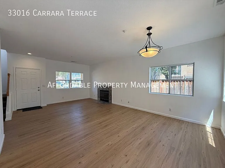 33016 Carrara Ter — Photo 6