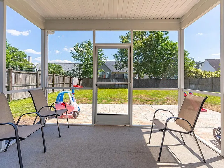221 Berwick Dr — Photo 13