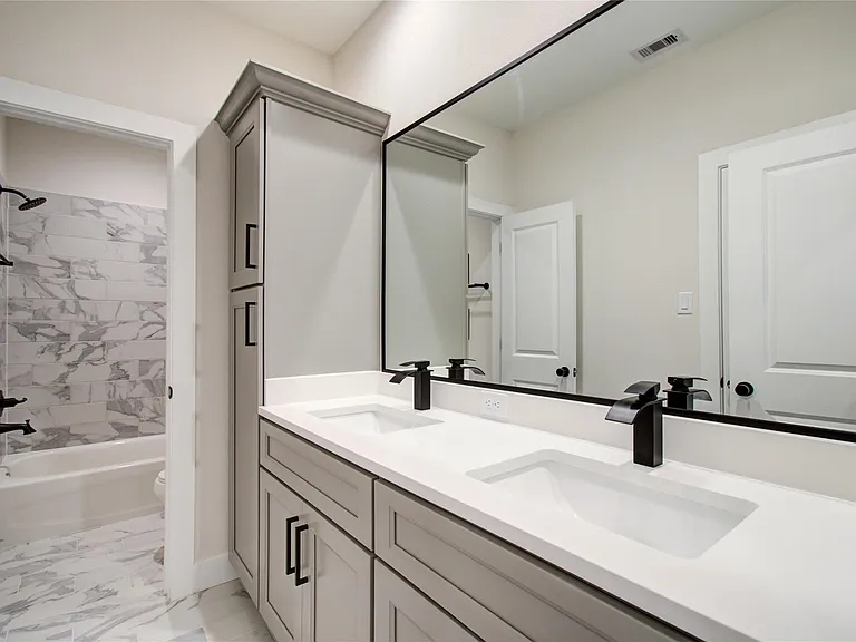 2626 W Tidwell Rd #B — Photo 23