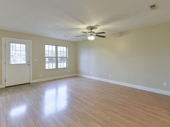 3rd image of 1006 Parkway Dr #16397784
