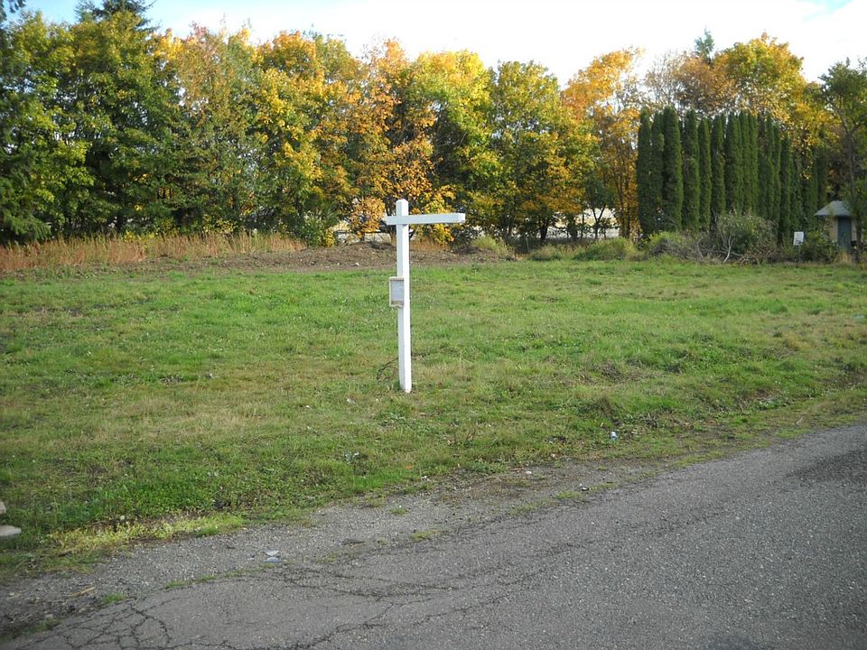 2nd image of 901 8th St SE