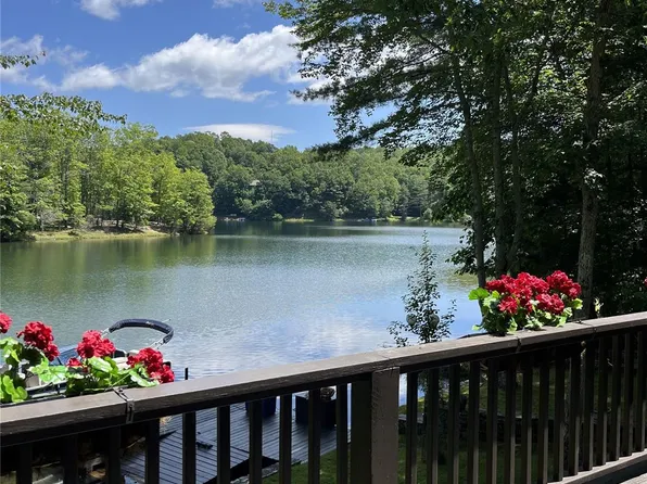 889 Utsonati Ln, Brevard, NC 28712
