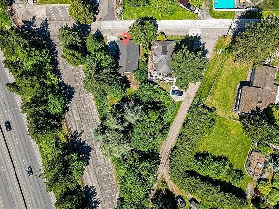 5th image of 112 E Division Street